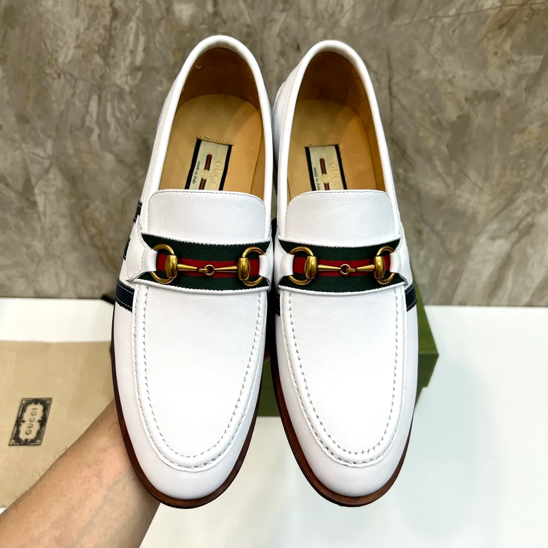 Original leather outsole P900 Brand: Co-branded Adidas｜GUCCI (Gucci) Standard code: Men's size 38–44 (45/46 can be customized) Grade: Same style as the official website Original quality Material: Original cowhide Leather lining Original leather outsole Style category: Men's fashionable casual leather shoes Distinguished big-name luxury elements top luxury Color: Actual picture